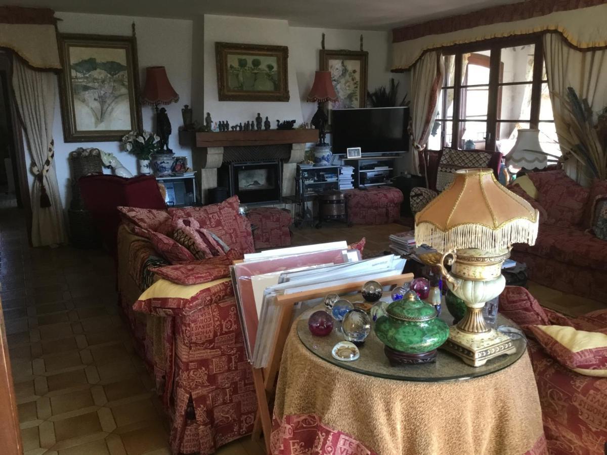 Villa La Cerisaie. Reynès 외부 사진